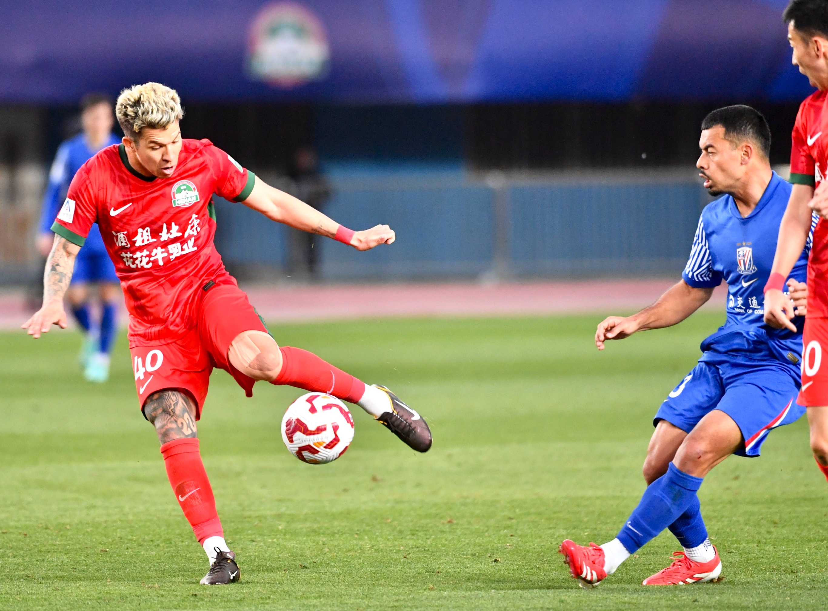 开云-穆古鲁扎遭遇十二持续失利，中国队教练压力巨大！赛场气氛高涨的简单介绍